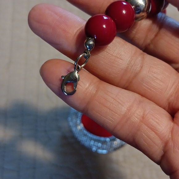 Red and silver costume necklace with pendant - Picture 6 of 6